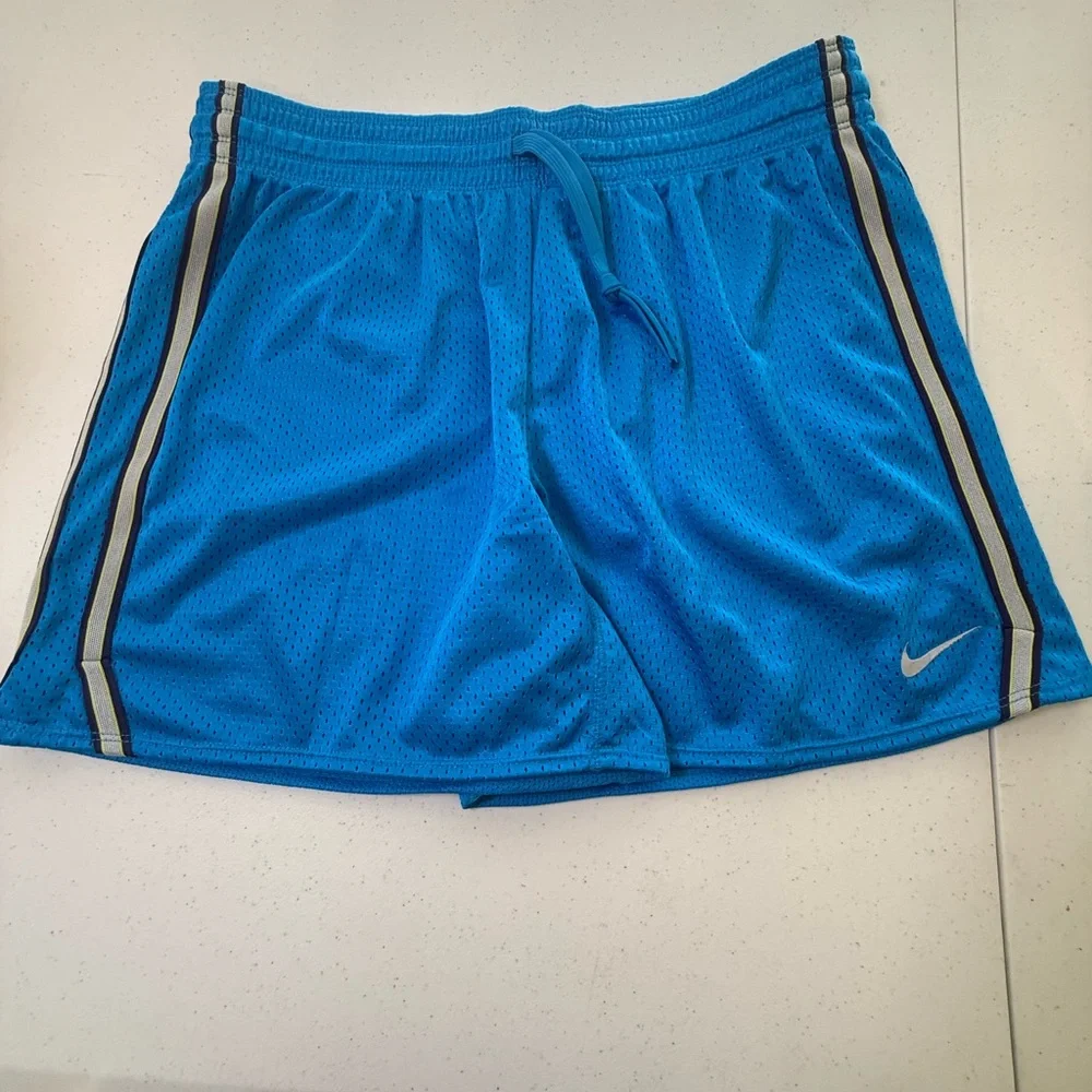 Nike Dri-FIT Woven Blue Shorts *NEW WITHOUT TAGS*